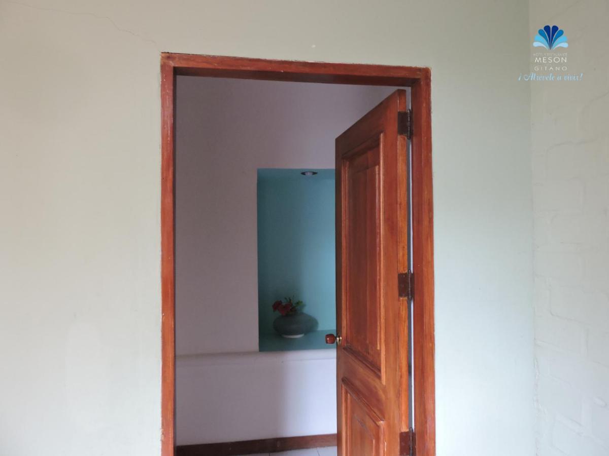 Hotel Y Restaurante Meson Del Gitano Caucasia Phòng bức ảnh