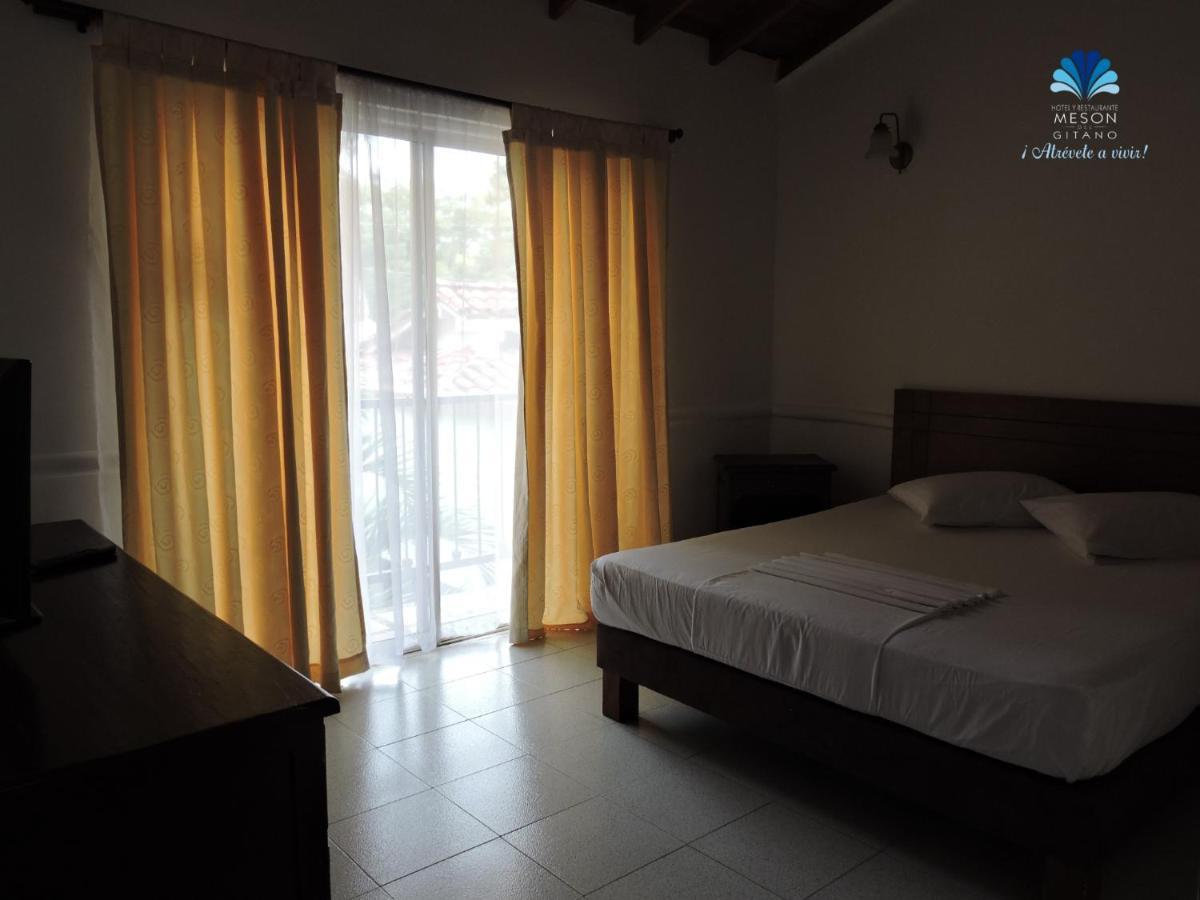 Hotel Y Restaurante Meson Del Gitano Caucasia Phòng bức ảnh