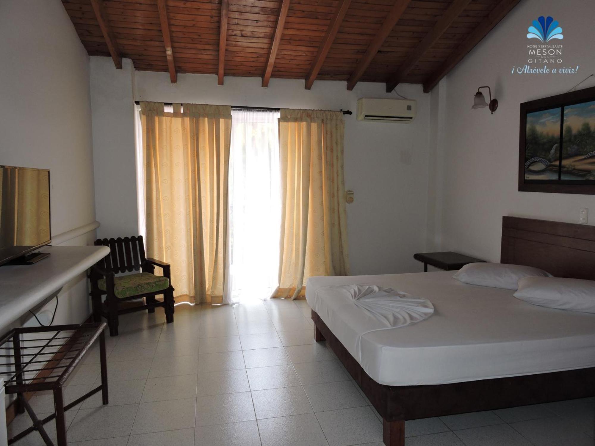 Hotel Y Restaurante Meson Del Gitano Caucasia Phòng bức ảnh